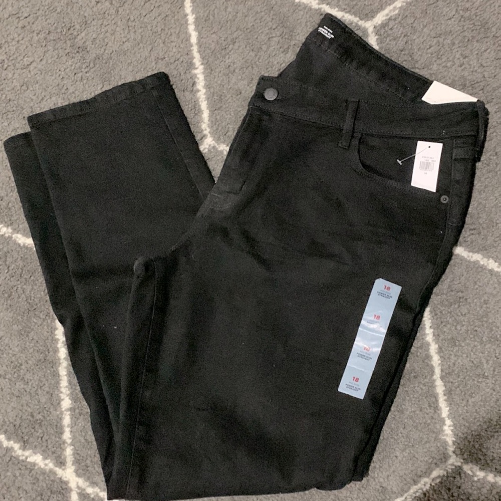 NWT Old Navy Power Slim Straight Leg Black Jeans. Size 18